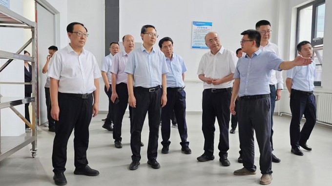 甘肅國投集團黨委書記、董事長成廣平一行到西部工程檢測研發基地調研